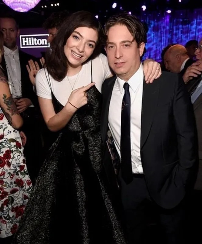 Man in a suit posing with a smiling woman at a gala